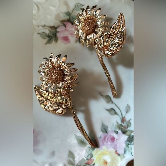 Sunflower stud earrings A64 - Picture 2 of 5